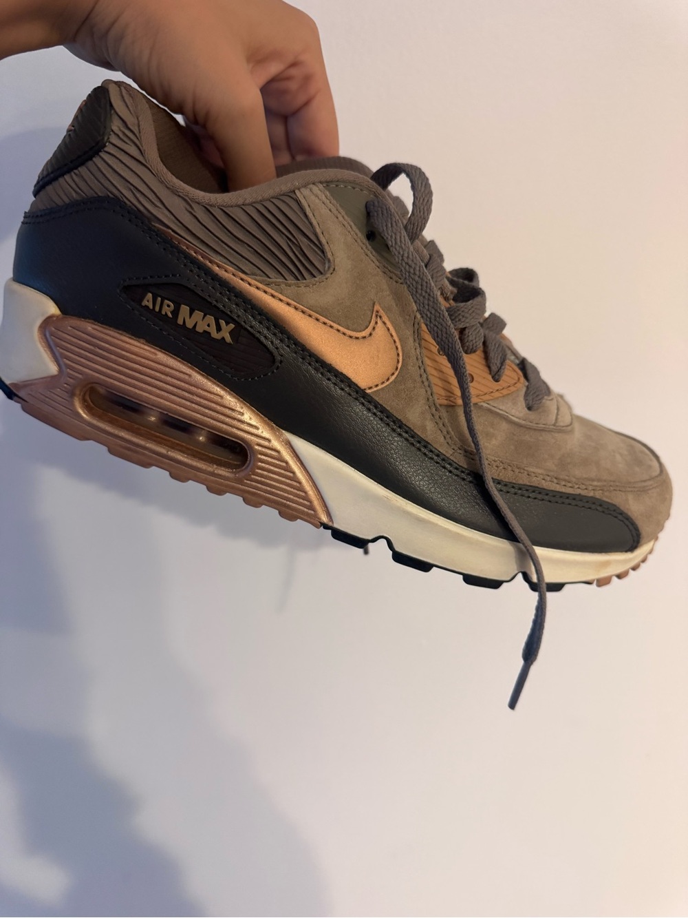 Nike Air Max Taupe and Rose Gold Low-Top Sneakers women’s size 10